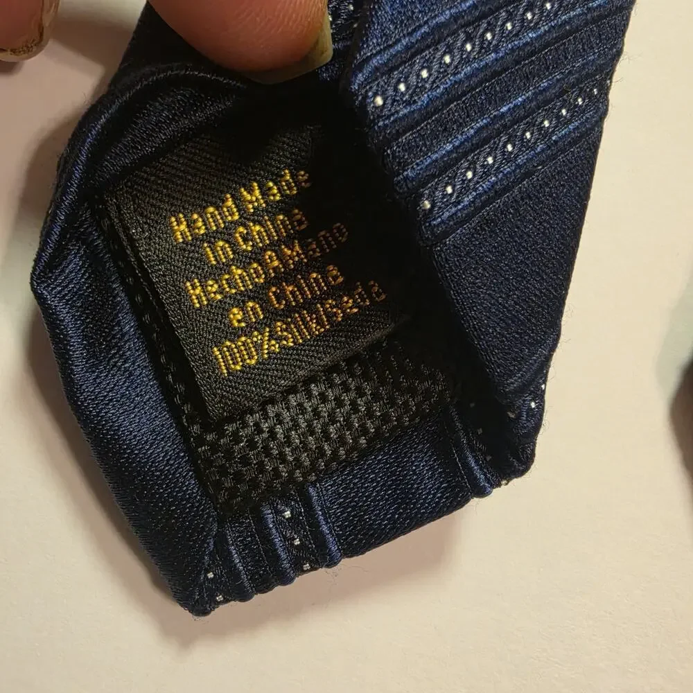 Donald J. Trump Signature Collection 100% Silk Blue Striped Tie 2004
